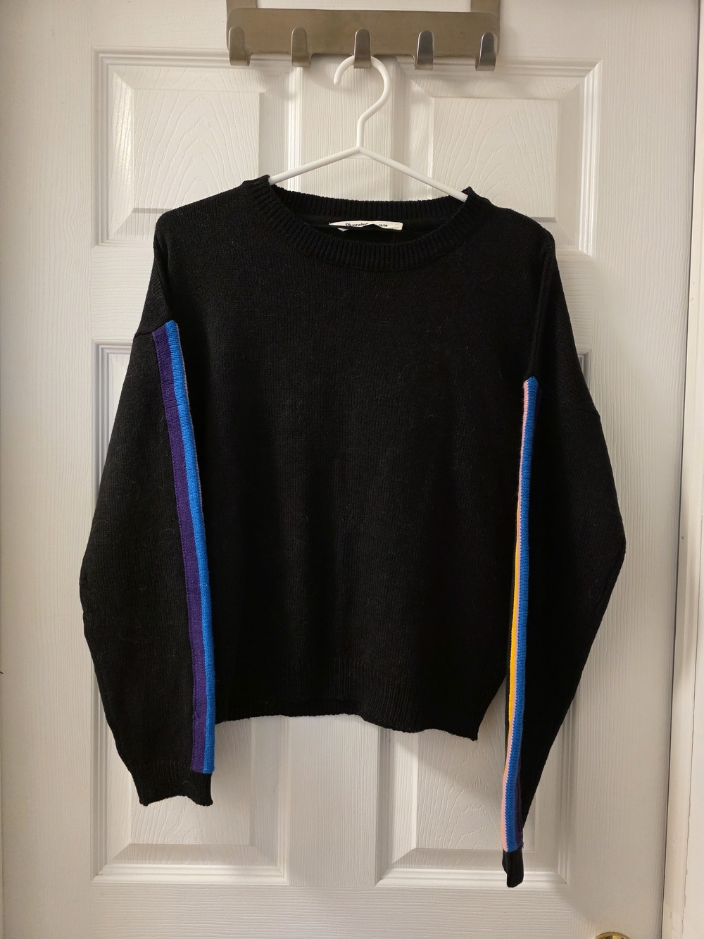 Sweater With Colorful Stripe Accents | SZ Medium - Picture 1 of 6